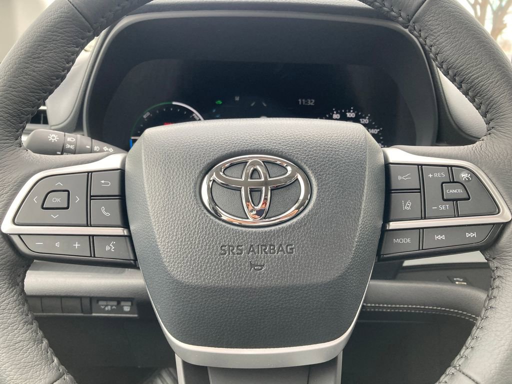 New 2026 Toyota Sienna XLE FWD image 19