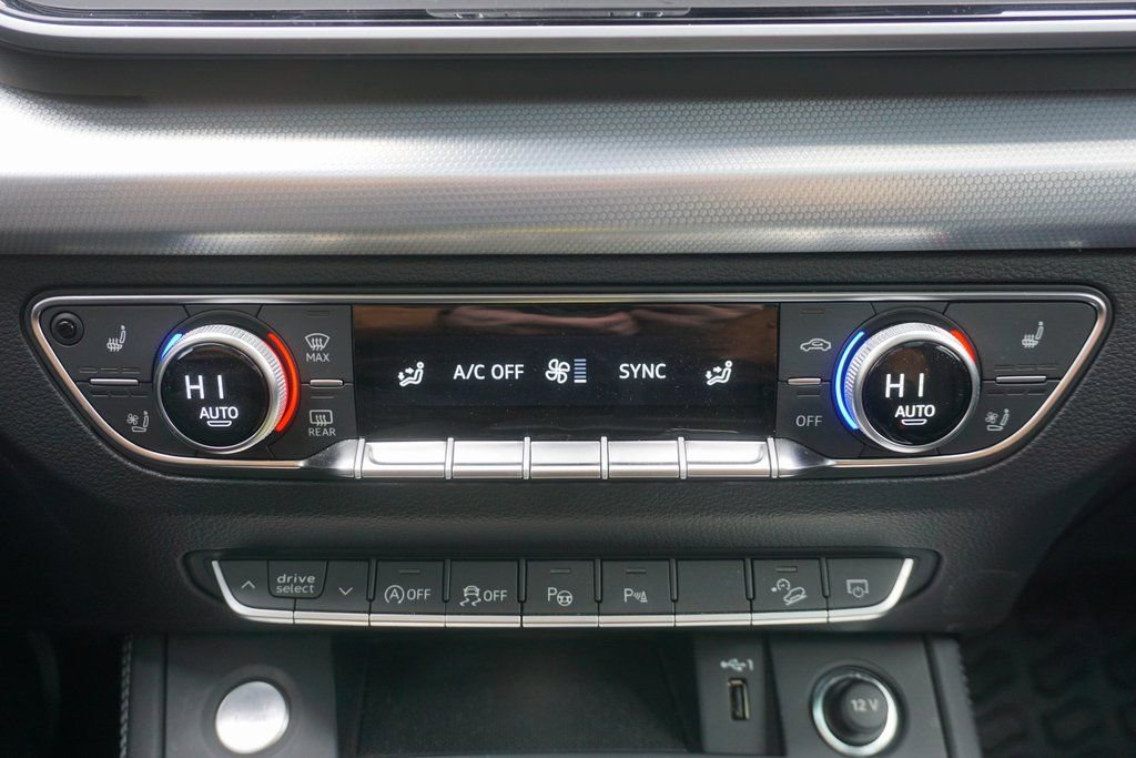 Used 2024 Audi Q5 2.0T Prestige w/ Prestige Package image 16