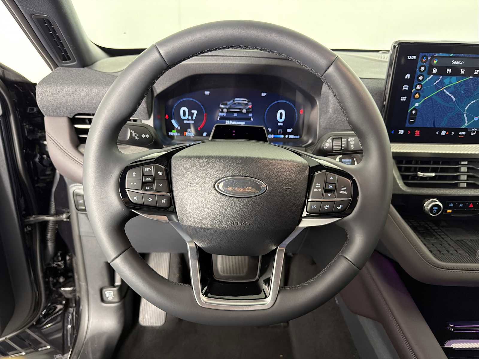 Used 2025 Ford Explorer Platinum image 24