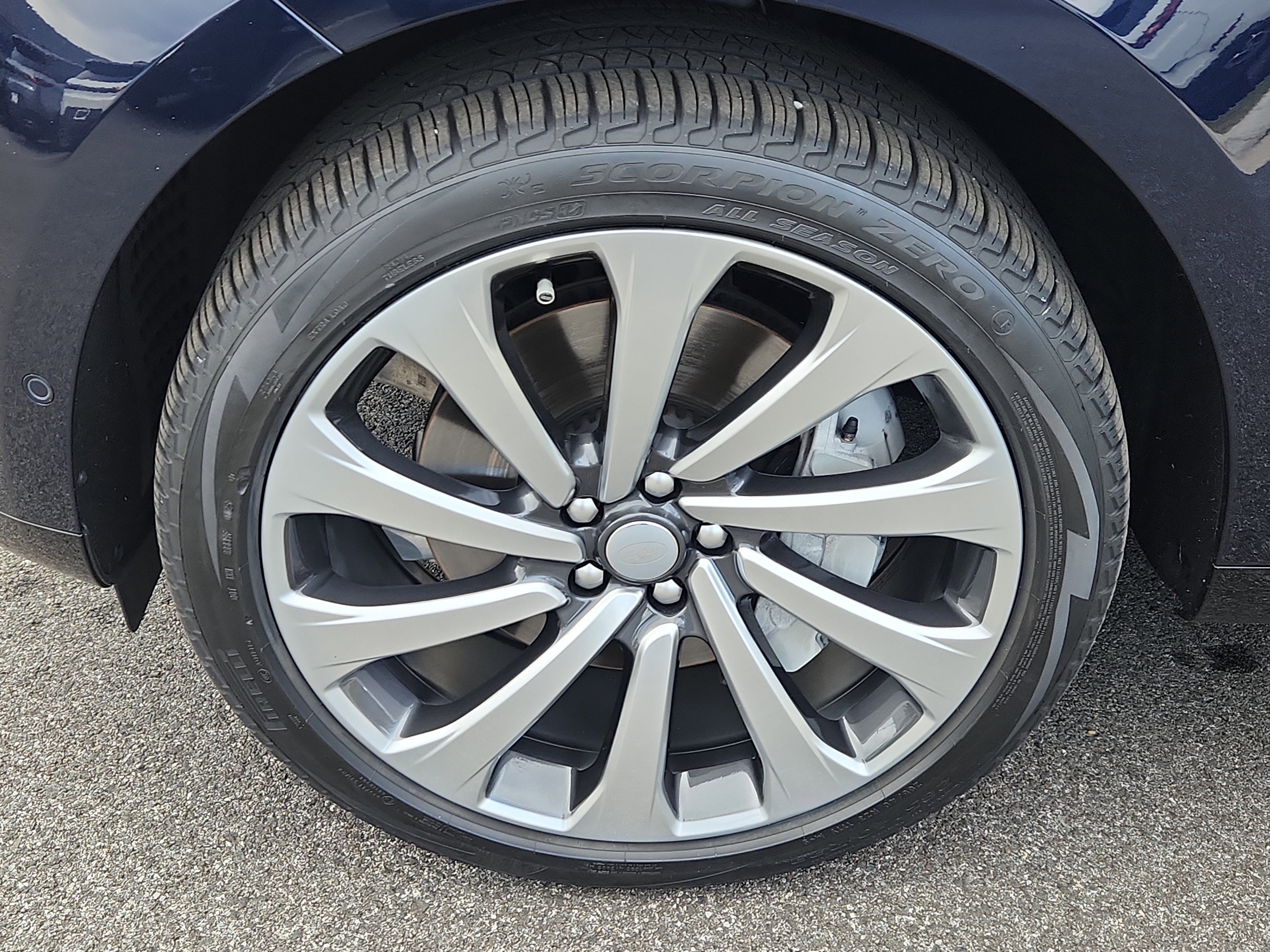 Used 2023 Land Rover Range Rover Long Wheelbase SE image 9