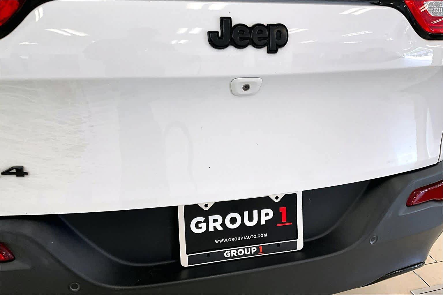 Used 2018 Jeep Cherokee Limited w/ Luxury Group AWD/4WD image 9