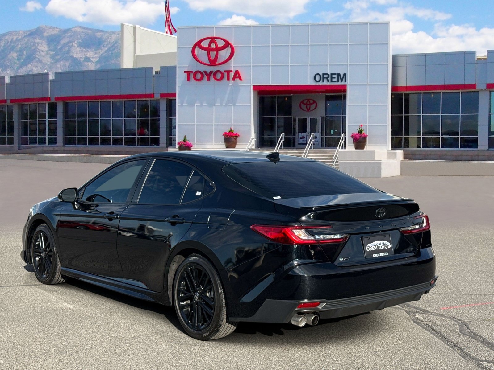 Used 2025 Toyota Camry SE FWD image 5