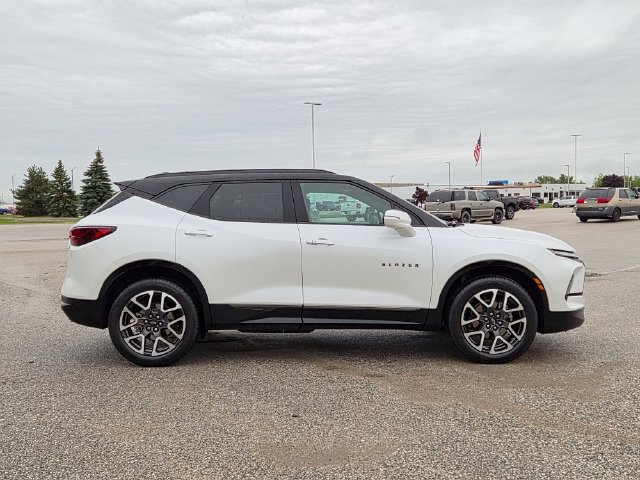 Used 2023 Chevrolet Blazer RS w/ Enhanced Convenience Package FWD image 4