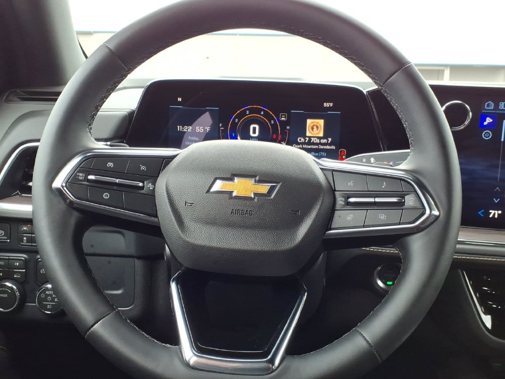 Used 2026 Chevrolet Suburban Premier AWD/4WD image 13