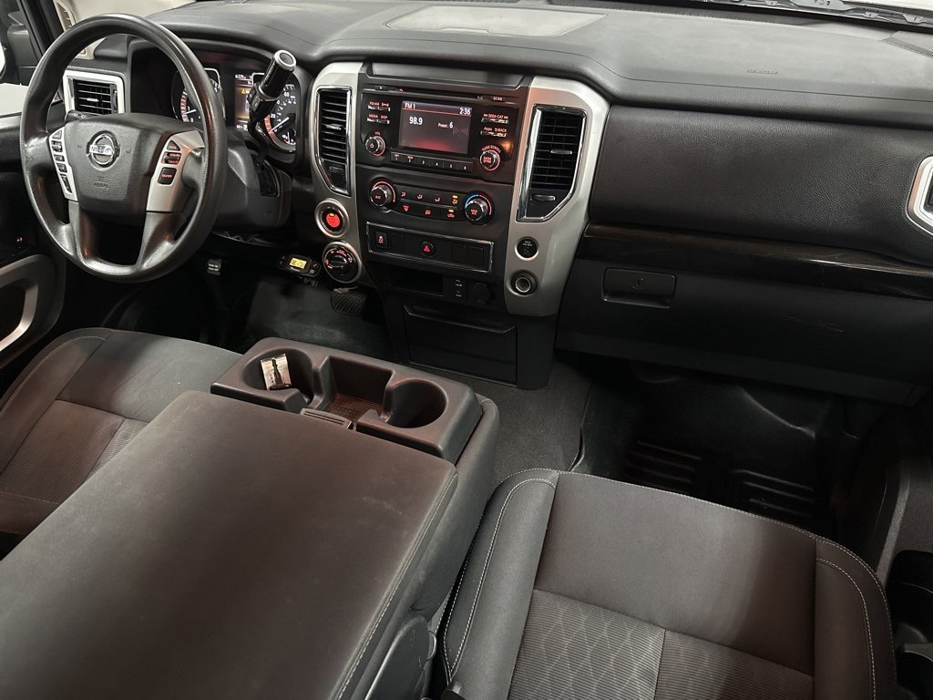 Used 2017 Nissan Titan SV image 12