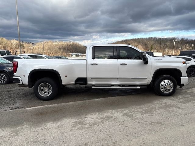 Used 2024 Chevrolet Silverado 3500 High Country w/ High Country Premium Package image 6