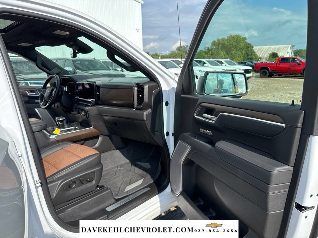 Used 2025 Chevrolet Silverado 1500 High Country w/ High Country Premium Package AWD/4WD image 29