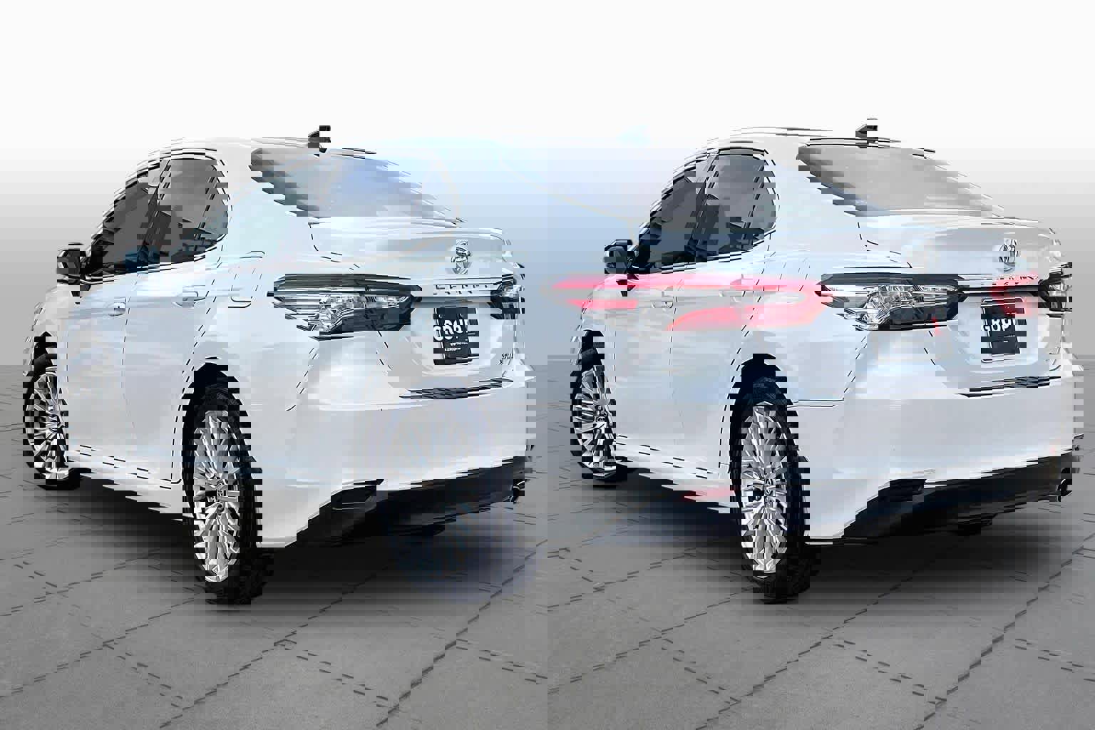 Used 2020 Toyota Camry XLE FWD image 12