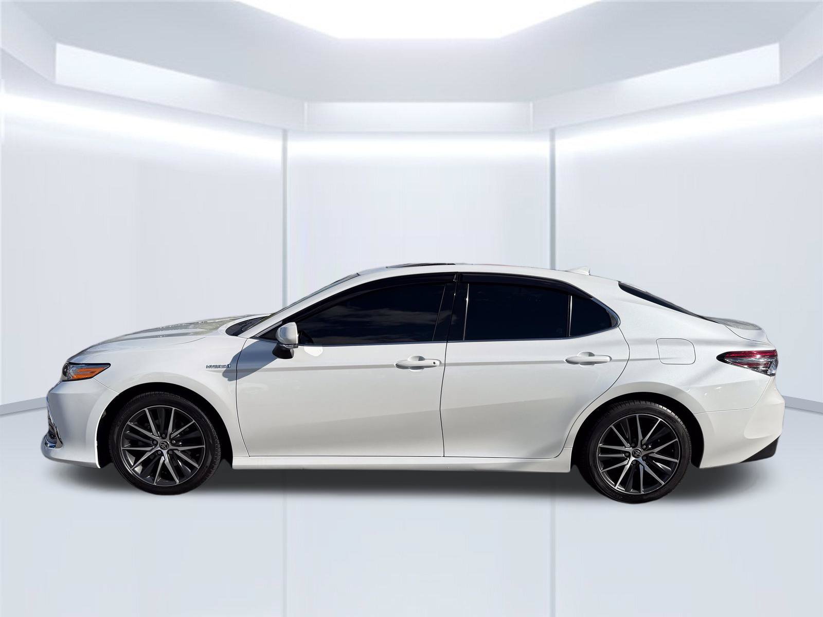 Used 2021 Toyota Camry XLE w/ Navigation Upgrade Package FWD image 8