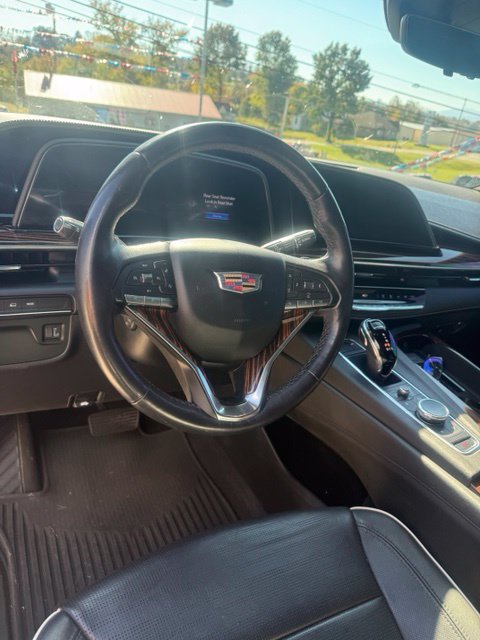 Used 2022 Cadillac Escalade Premium Luxury w/ LPO, Radiant Package AWD/4WD image 3
