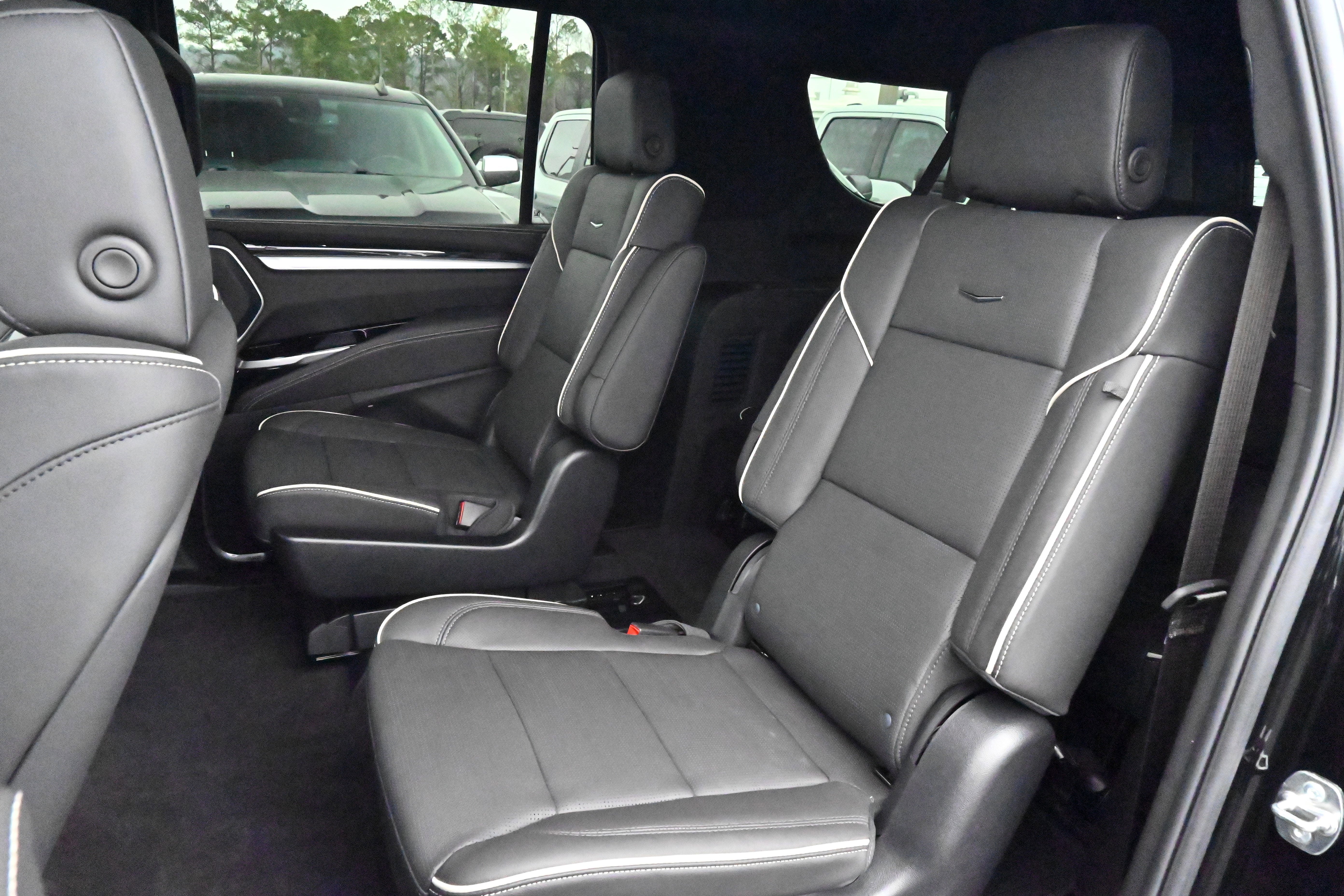 Used 2025 Cadillac Escalade ESV Sport image 12