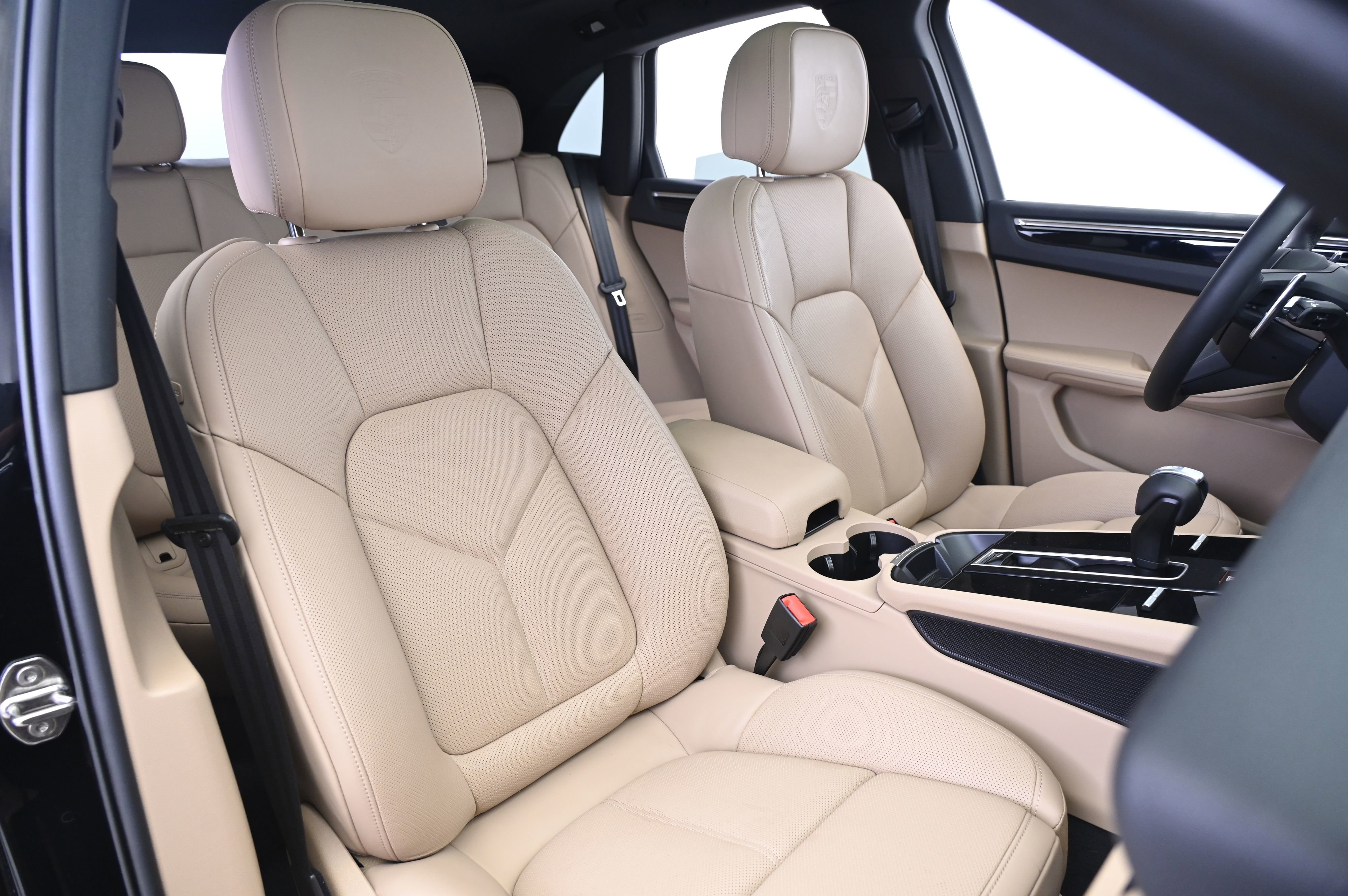 Certified 2025 Porsche Macan image 24