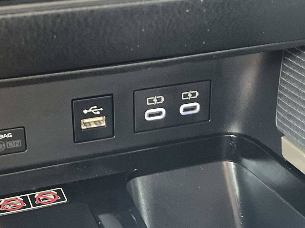 Used 2025 Toyota Camry SE w/ Convenience Package FWD image 39