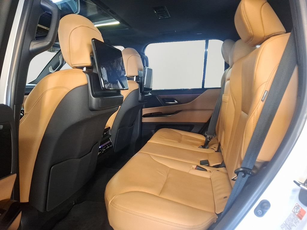 Used 2022 Lexus LX 600 4WD w/ Appearance Package image 8