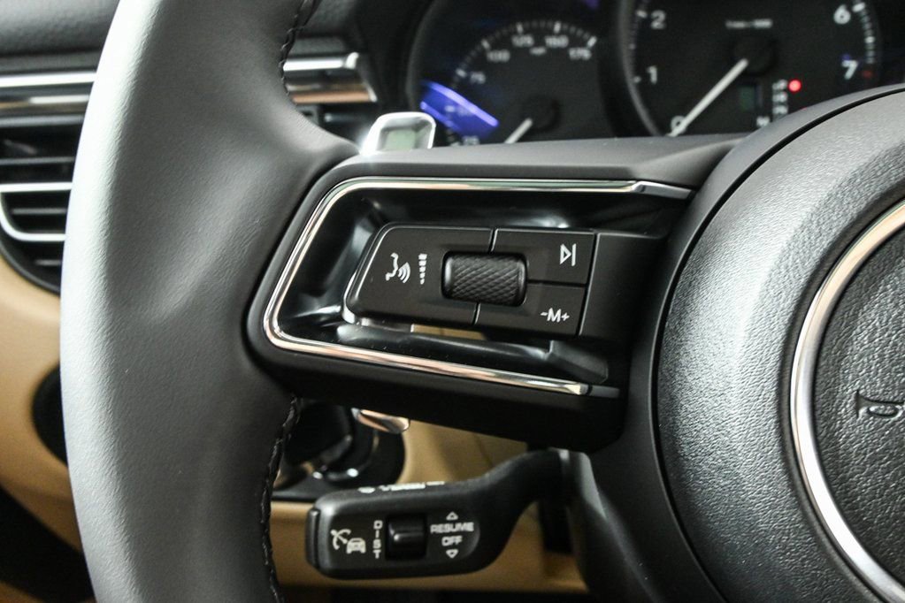 Certified 2026 Porsche Macan image 10