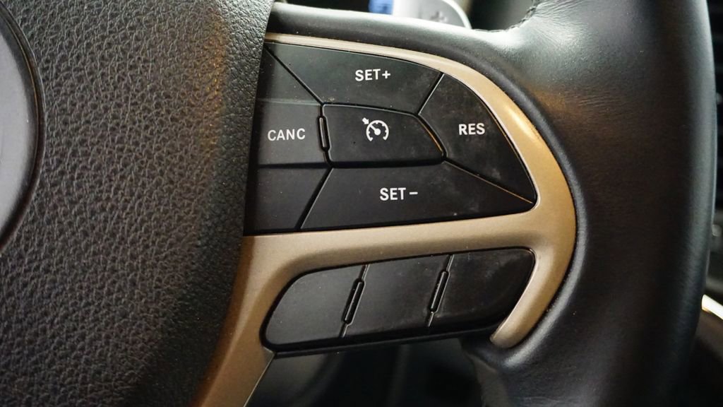 Certified 2017 Jeep Grand Cherokee Laredo w/ Quick Order Package 23E image 33