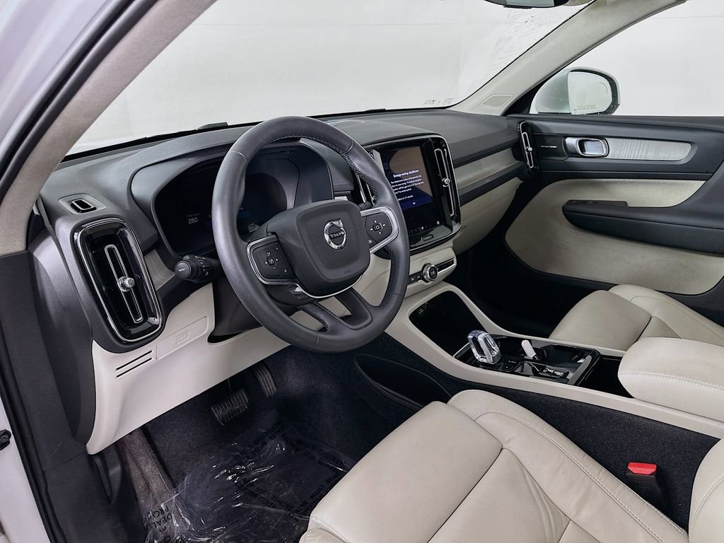Used 2023 Volvo XC40 B5 Ultimate w/ Protection Package Premier image 14