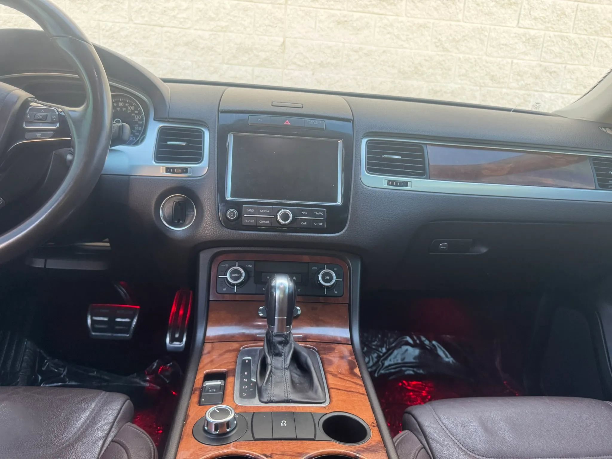 Used 2012 Volkswagen Touareg TDI AWD/4WD image 20