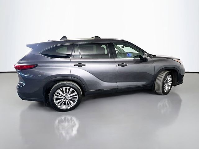Used 2023 Toyota Highlander Platinum image 9