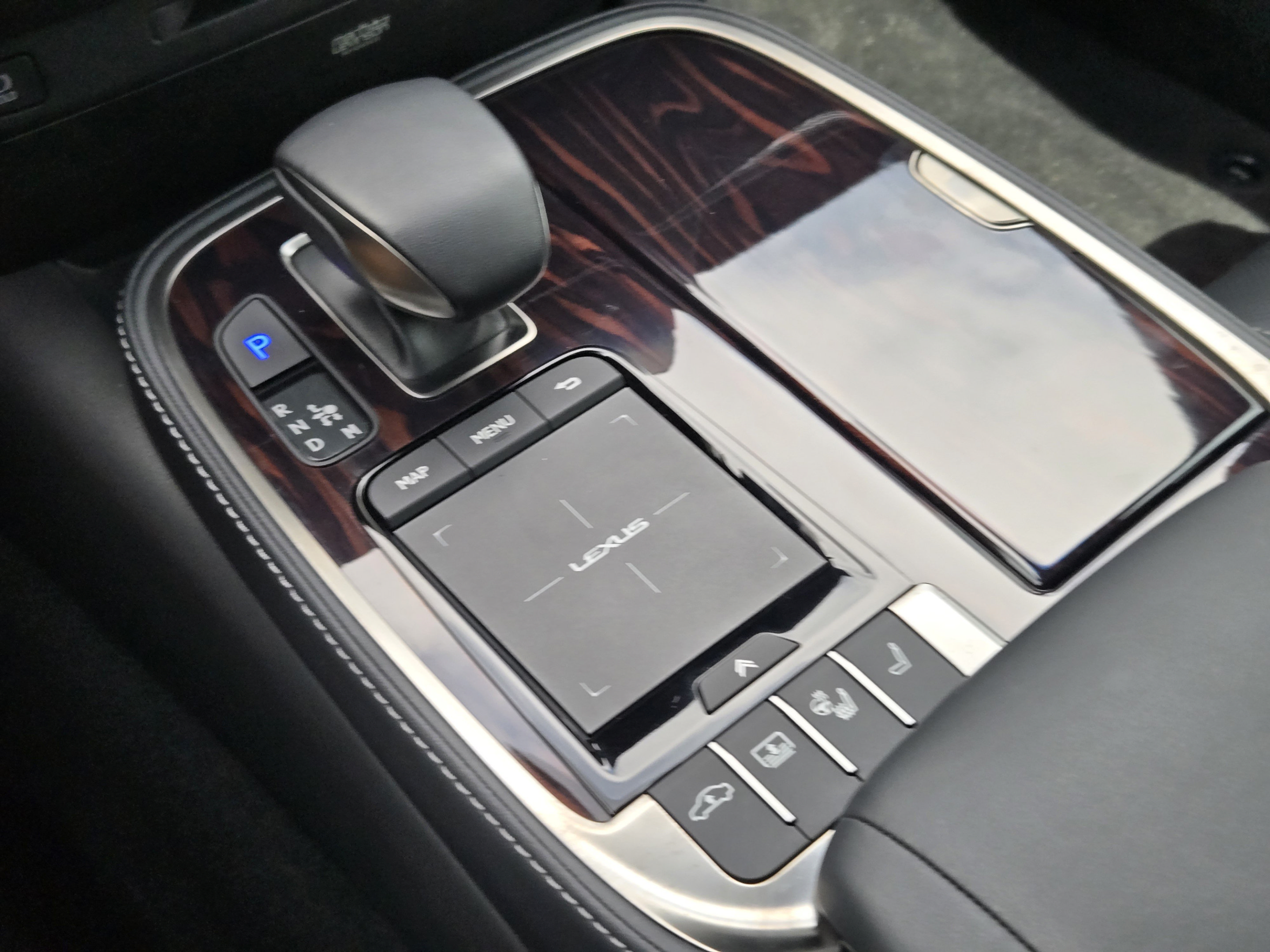 Used 2022 Lexus LS 500 w/ Interior Upgrade Package RWD image 17