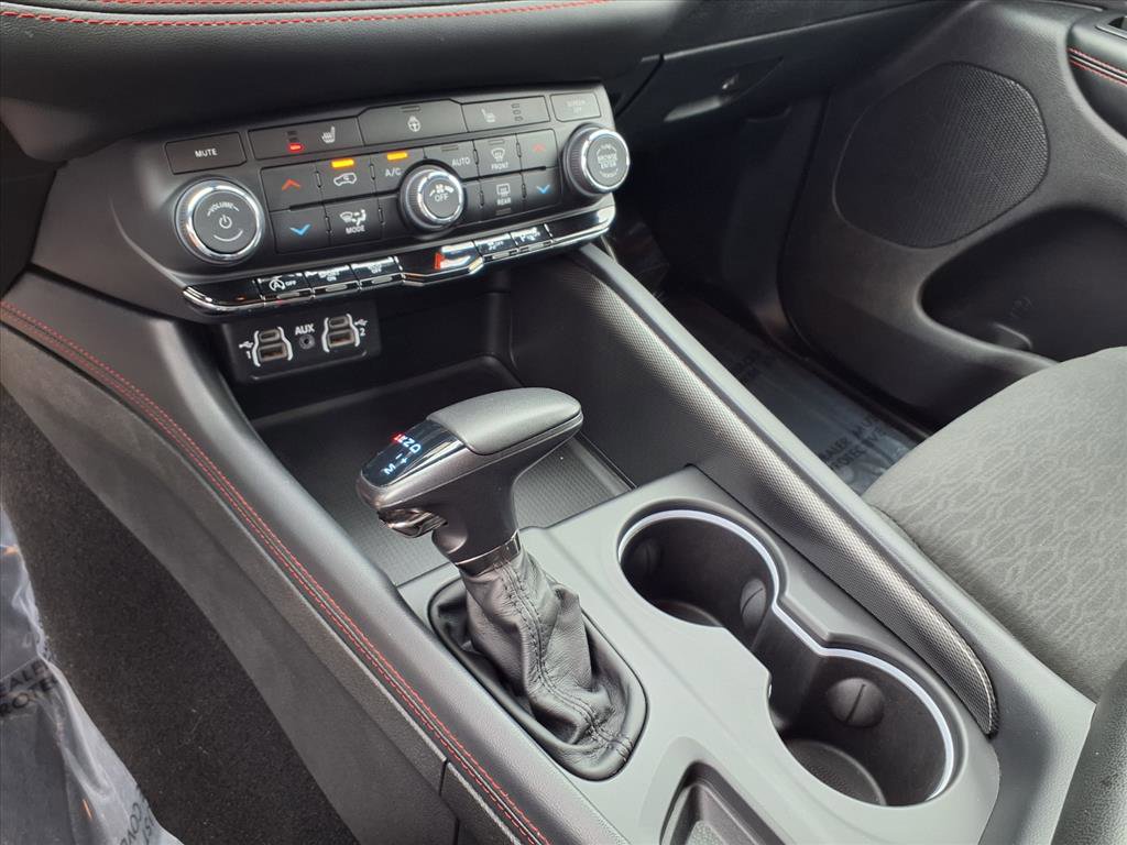 Used 2025 Dodge Durango GT AWD/4WD image 17