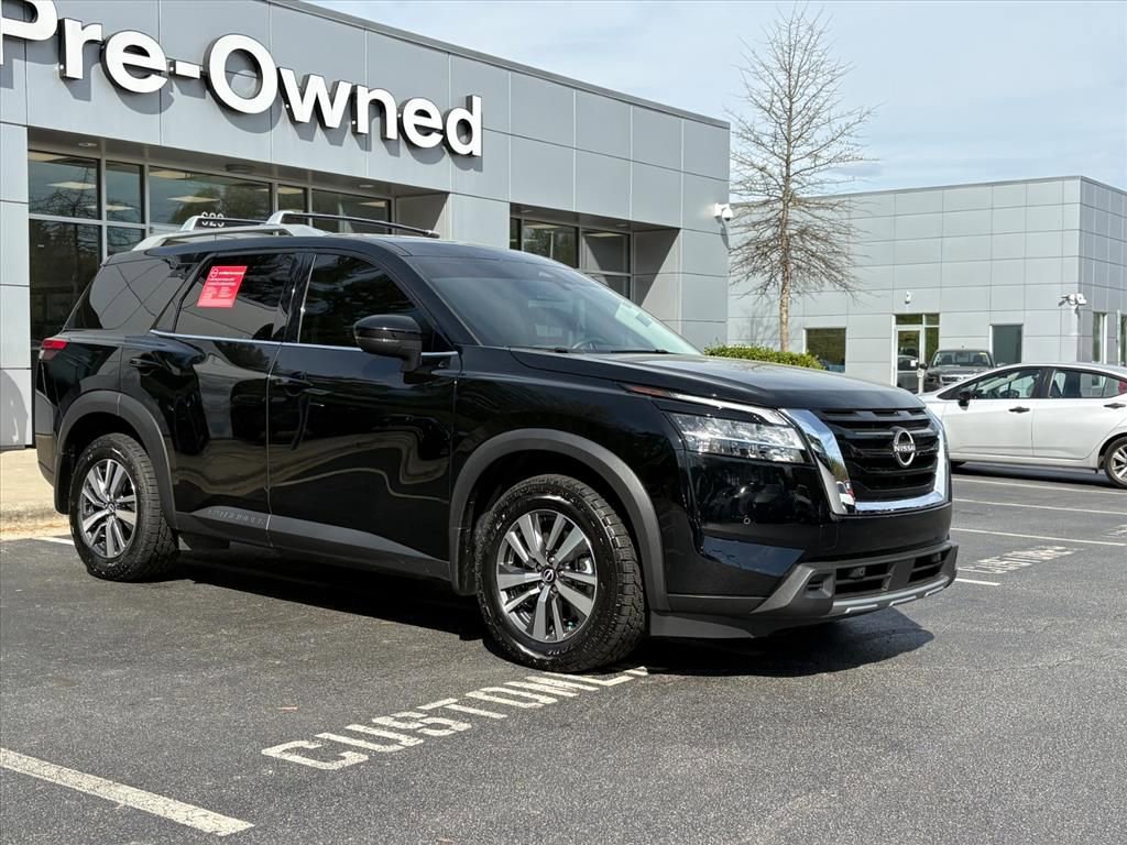 Certified 2024 Nissan Pathfinder SL image 1