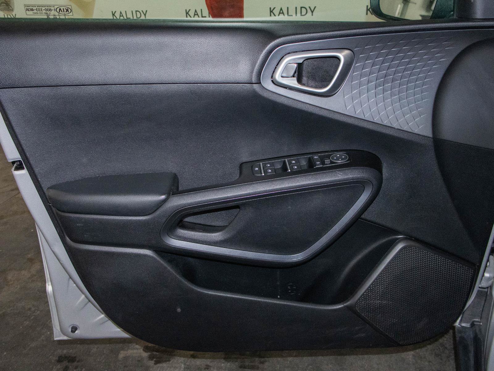 Used 2020 Kia Soul S FWD image 10