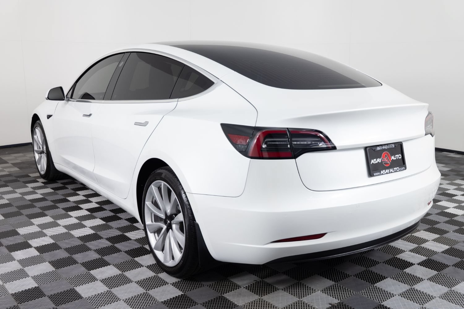 Used 2020 Tesla Model 3 Standard Range Plus RWD image 5
