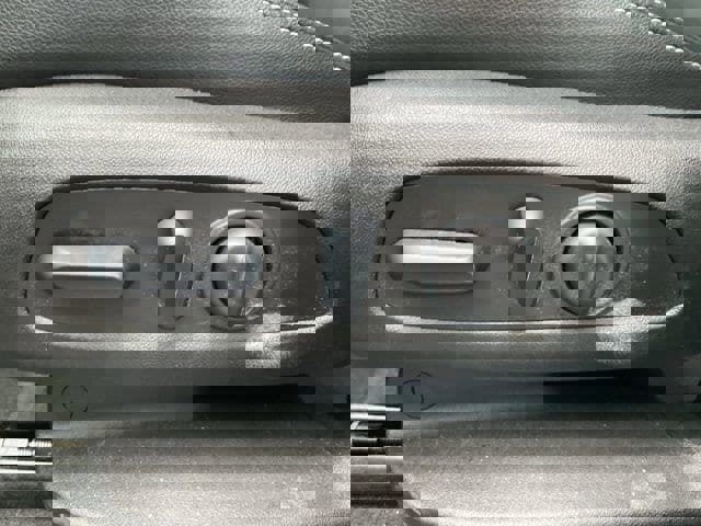 Used 2024 GMC Terrain SLT image 25