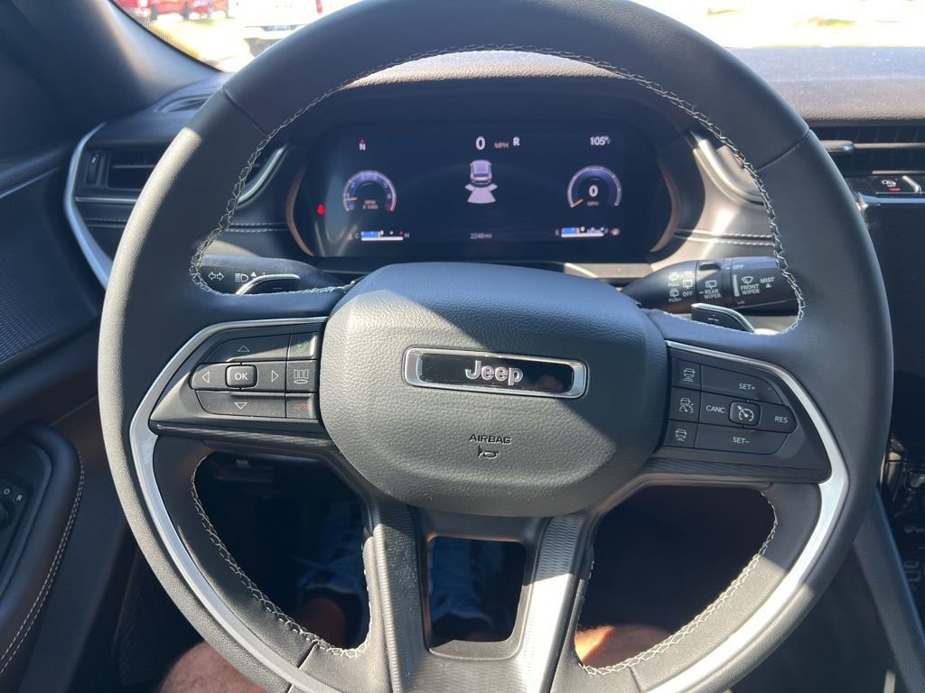 Used 2024 Jeep Grand Cherokee L Laredo RWD image 76