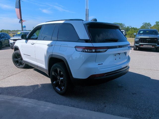 Used 2024 Jeep Grand Cherokee Altitude AWD/4WD image 29