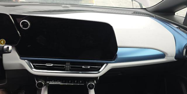 Used 2025 Chevrolet Equinox EV LT image 11