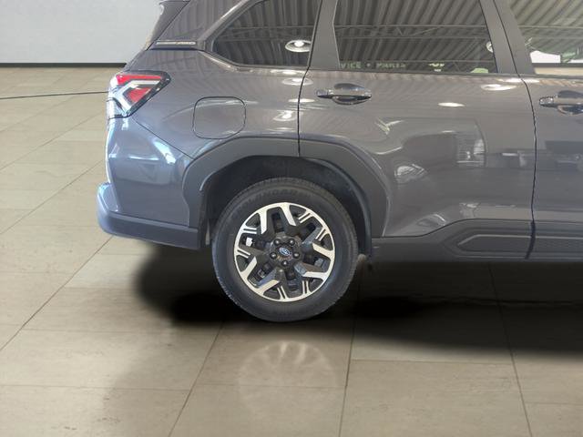 Used 2025 Subaru Forester Premium image 29