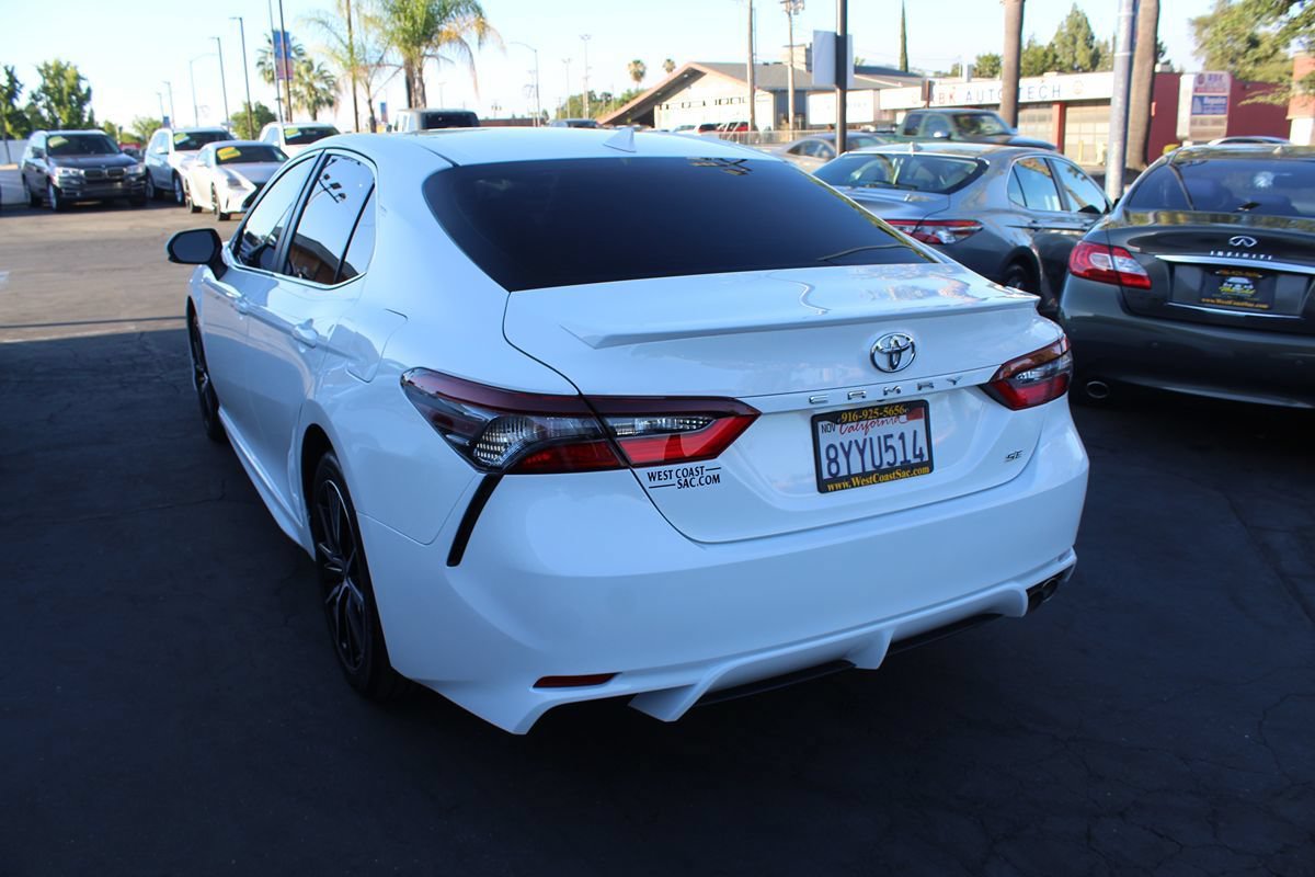 Used 2022 Toyota Camry SE w/ Convenience Package FWD image 5