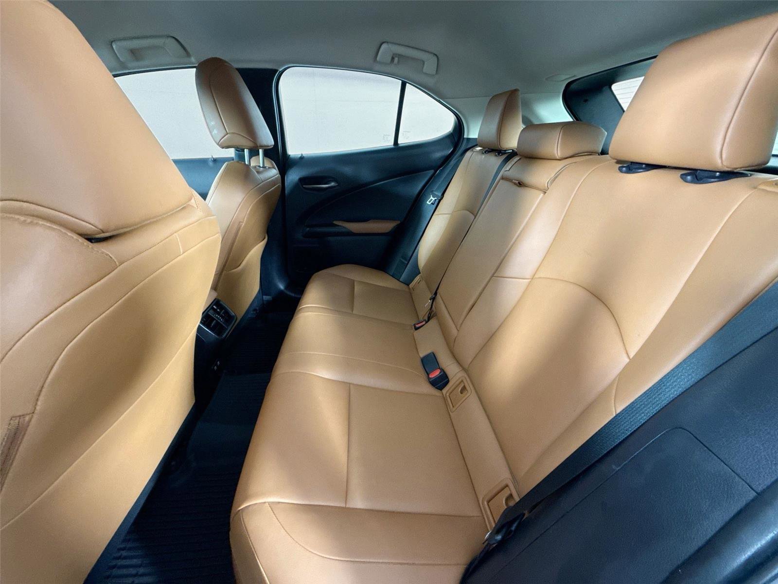 Used 2020 Lexus UX 200 image 26