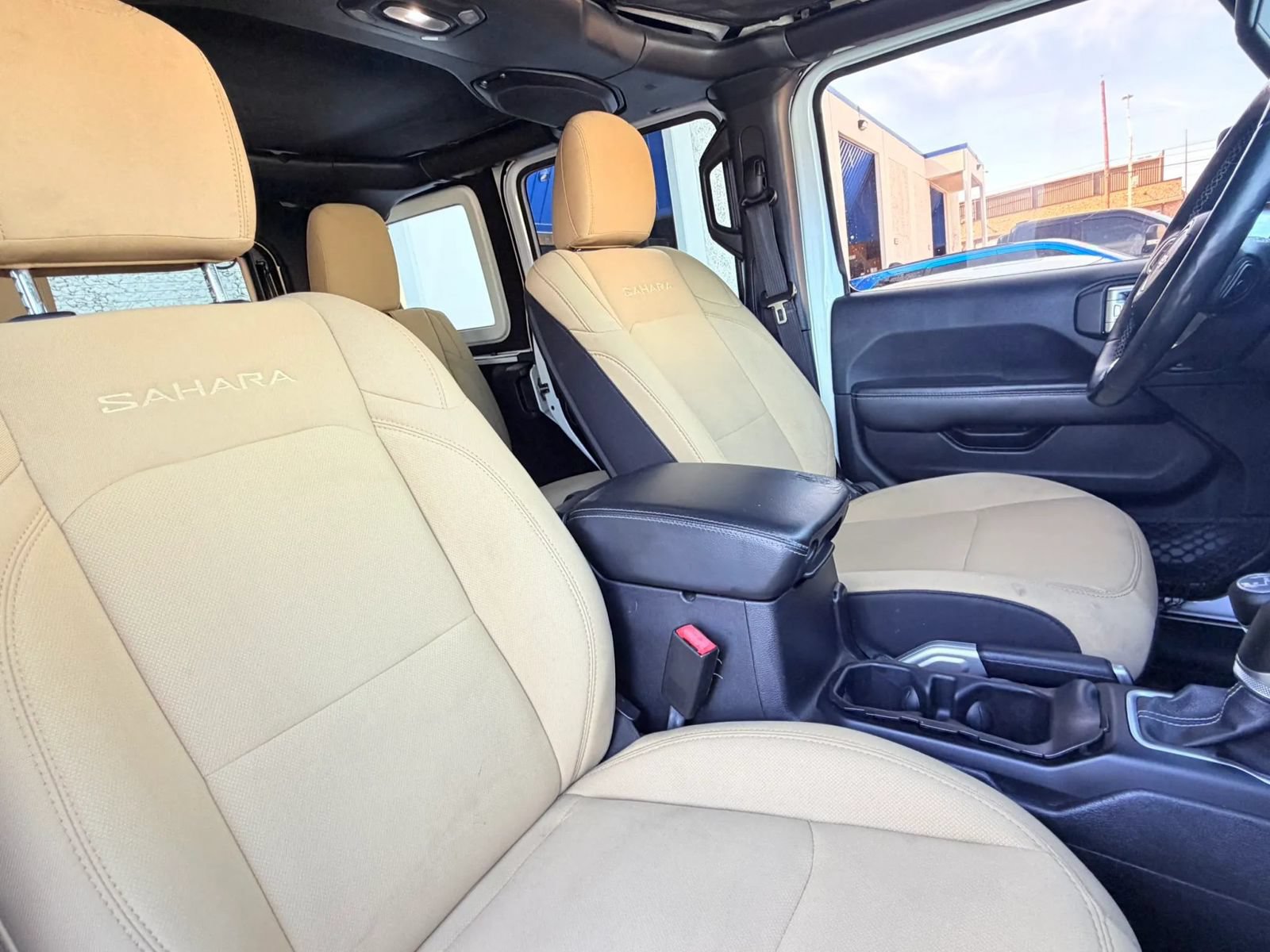 Used 2018 Jeep Wrangler Unlimited Sahara AWD/4WD image 32