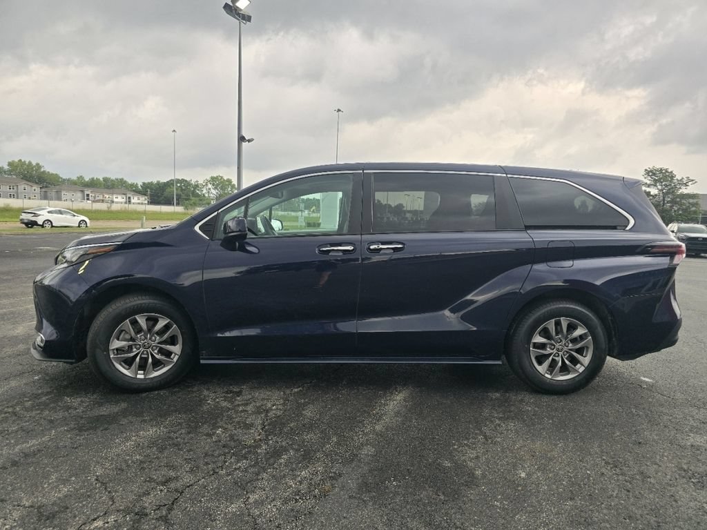 Certified 2024 Toyota Sienna XLE FWD image 13