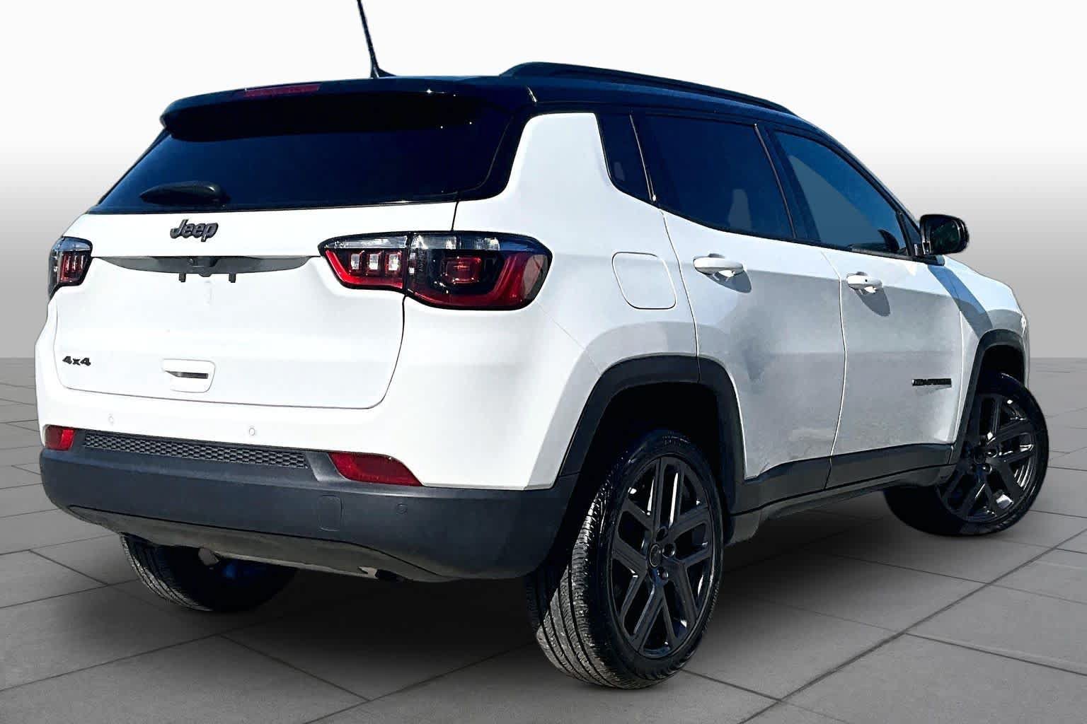 Used 2026 Jeep Compass Limited AWD/4WD image 13