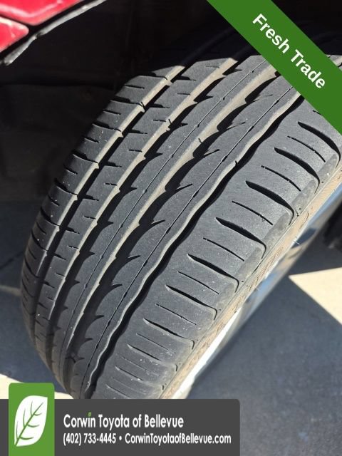 Used 2009 Pontiac Vibe w/ Preferred Package FWD image 12