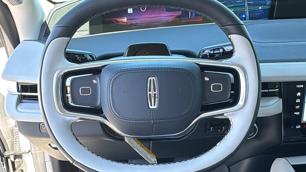 New 2026 Lincoln Navigator Premiere AWD/4WD image 9