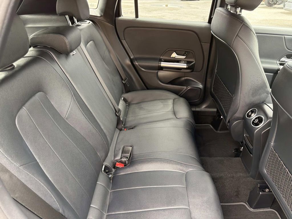 Used 2025 Mercedes-Benz GLA 250 image 10