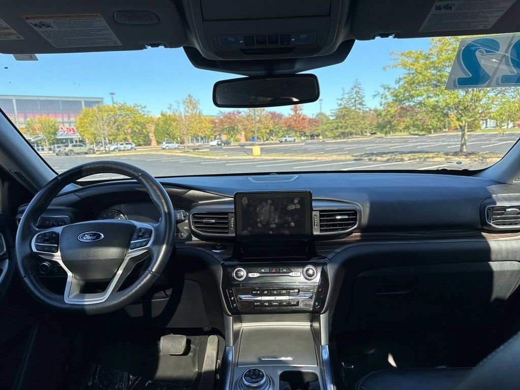 Used 2022 Ford Explorer Limited w/ Equipment Group 301A image 30