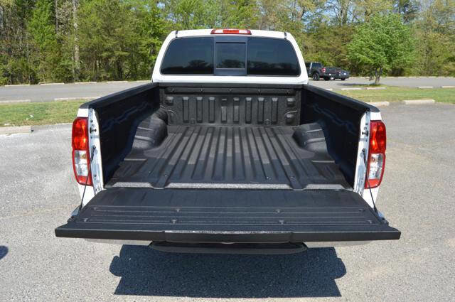 Used 2010 Nissan Frontier SE AWD/4WD image 11