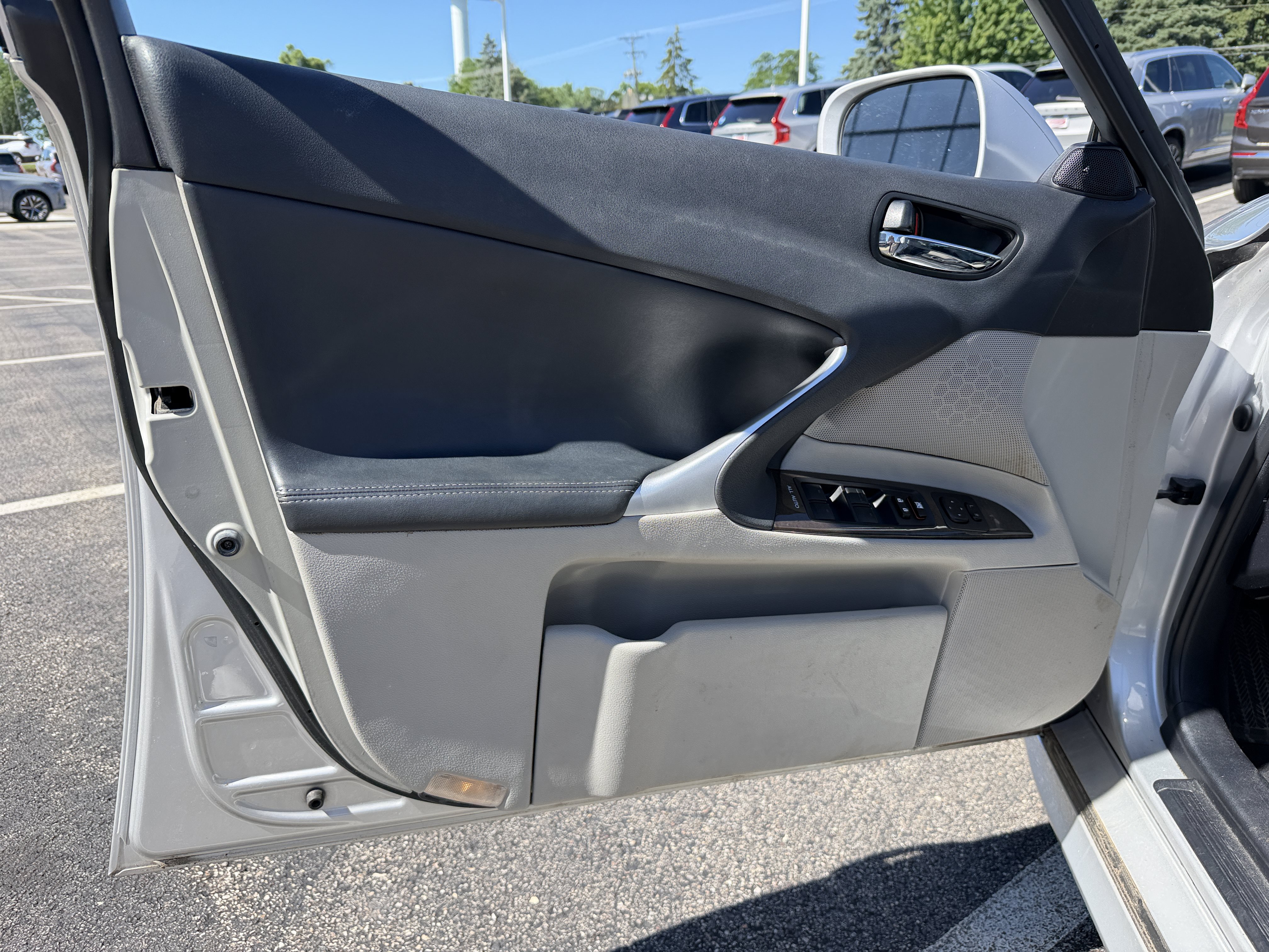 Used 2011 Lexus IS 250 w/ Premium Pkg Value Edition RWD image 7