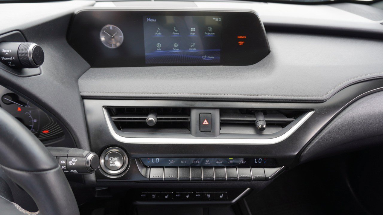 Used 2019 Lexus UX 200 w/ Premium Package image 16