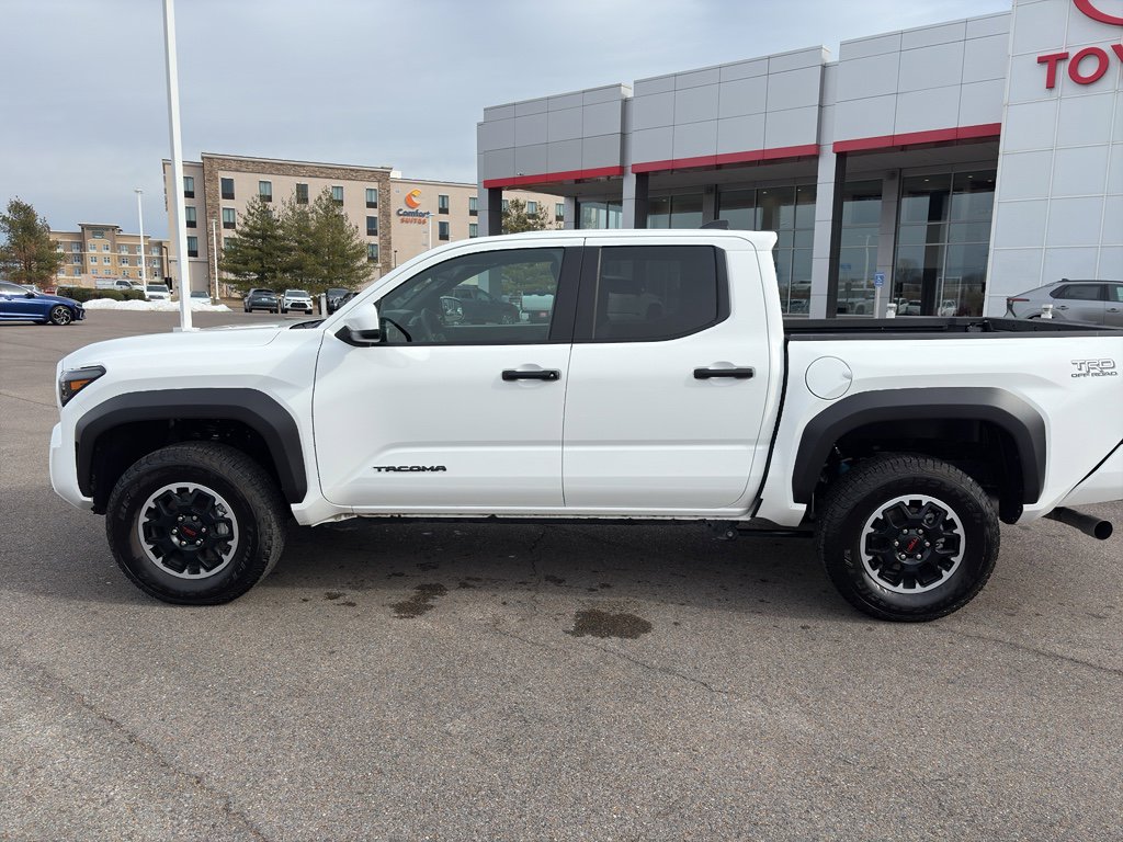 Used 2025 Toyota Tacoma TRD Off-Road image 2