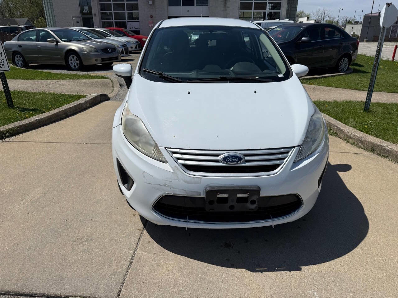 Used 2012 Ford Fiesta SE FWD image 2