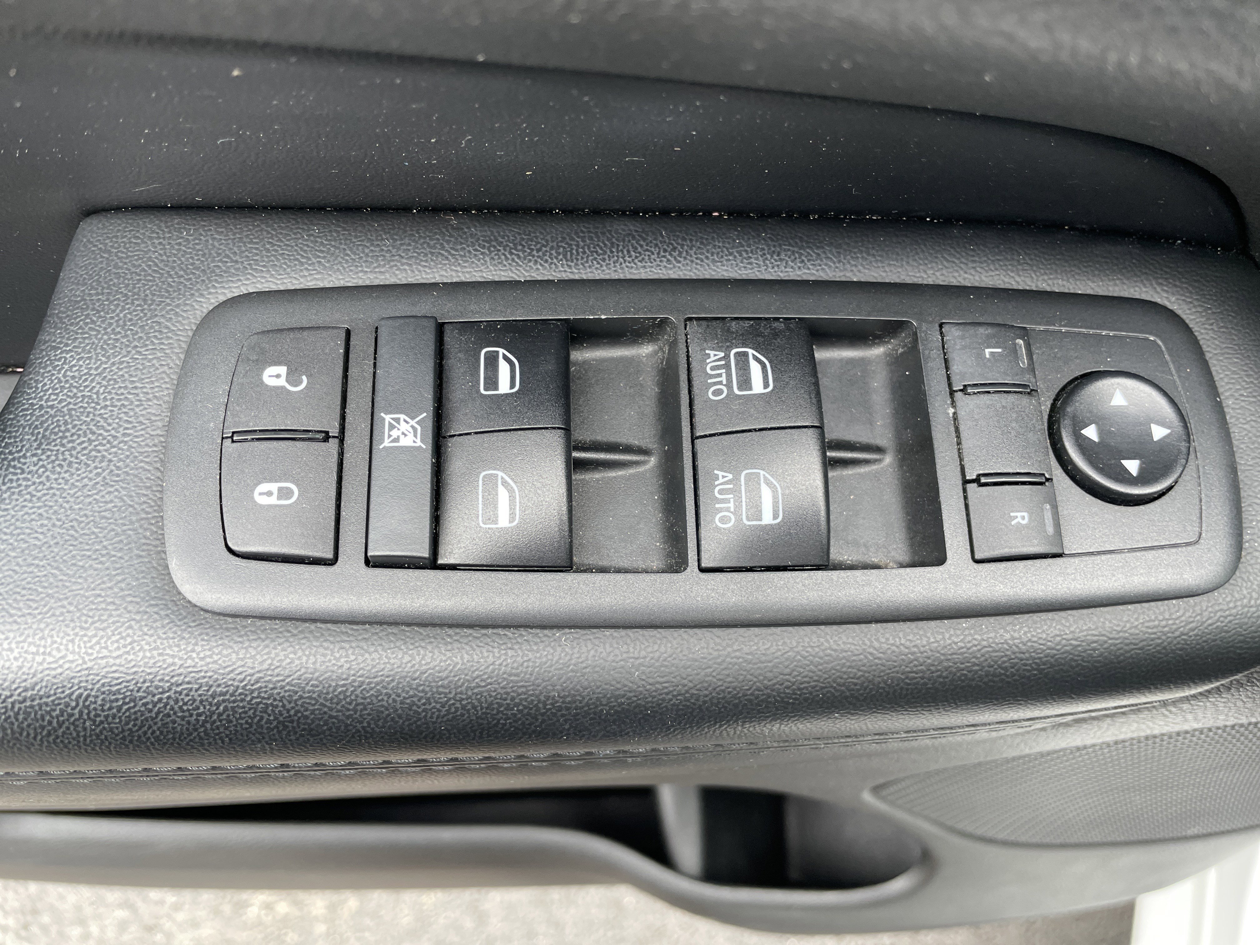 Used 2020 Jeep Grand Cherokee Altitude image 38