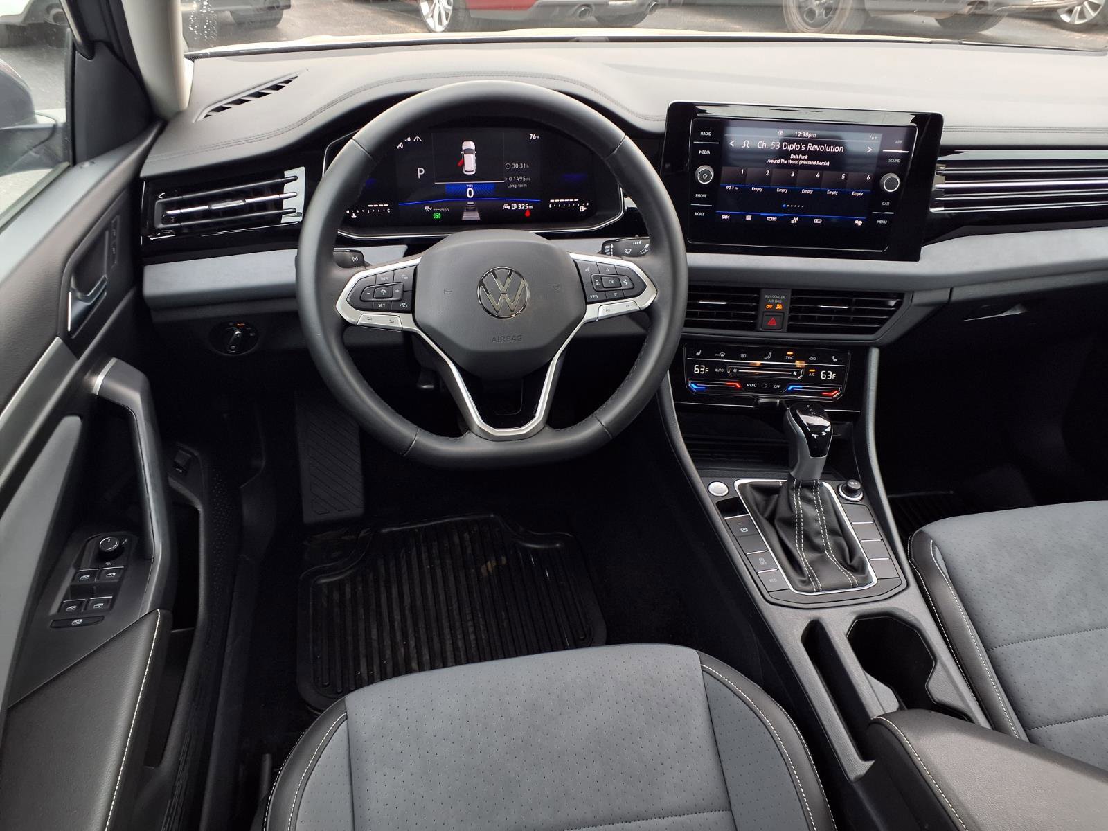 Used 2025 Volkswagen Jetta SE image 14