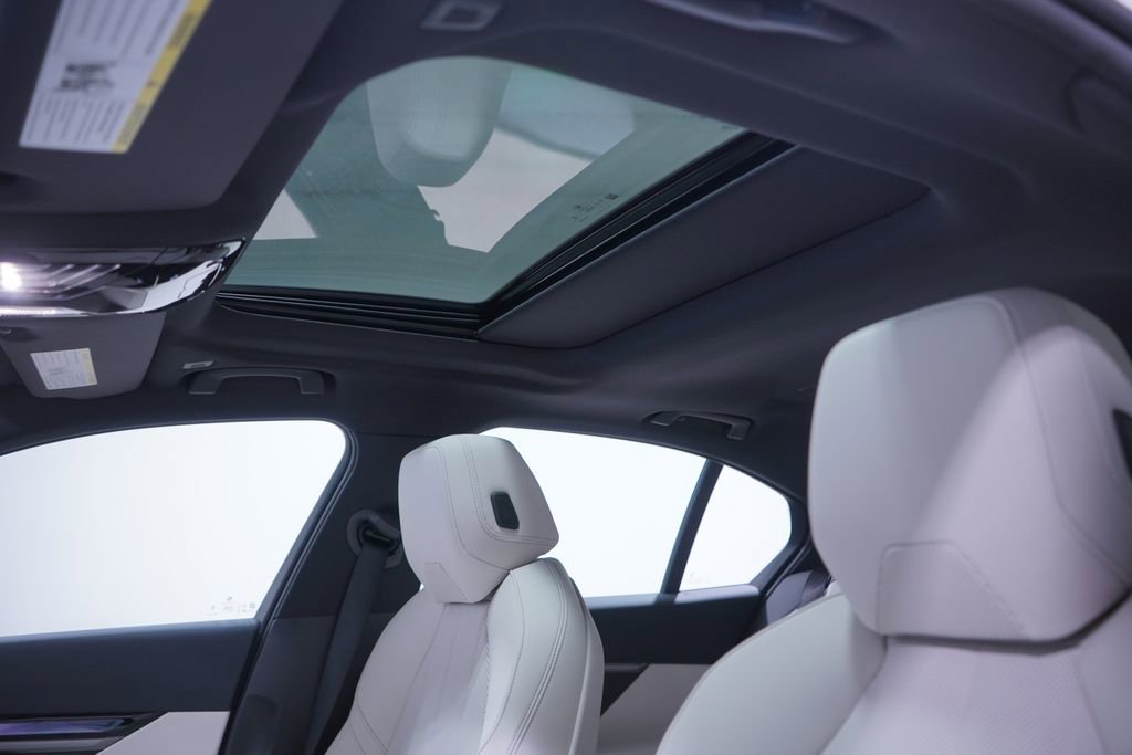 New 2026 BMW i5 eDrive40 w/ M Sport Package image 8